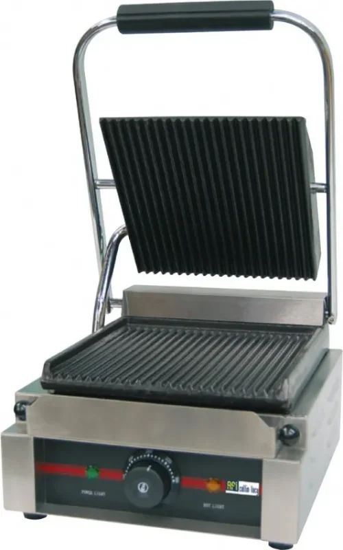 Offre Spéciale Grill panini électrique plaque simple rainurée puissance 1,8 kw - 290x370x210mm